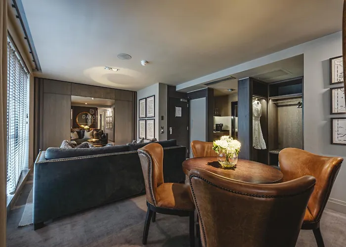Top Bath Street Hotels in Glasgow